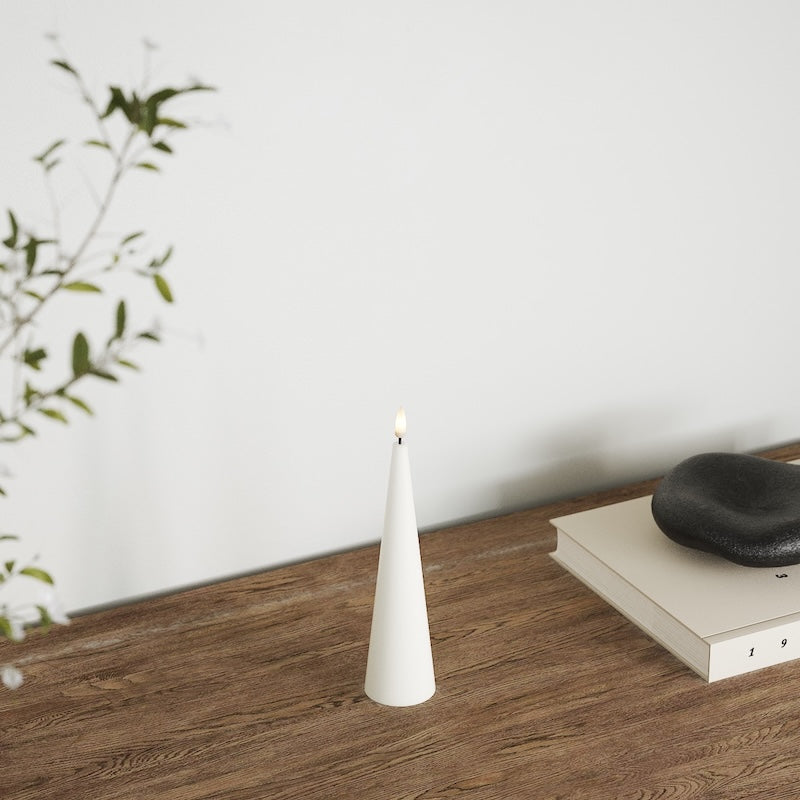 Deluxe Homeart Kjeglelys D 5 x H 20 cm Hvit