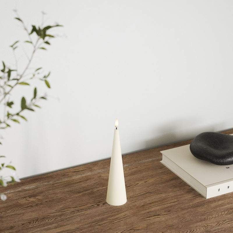 Deluxe Homeart Kužeľ svetla D 5 x V 20 cm Krémová