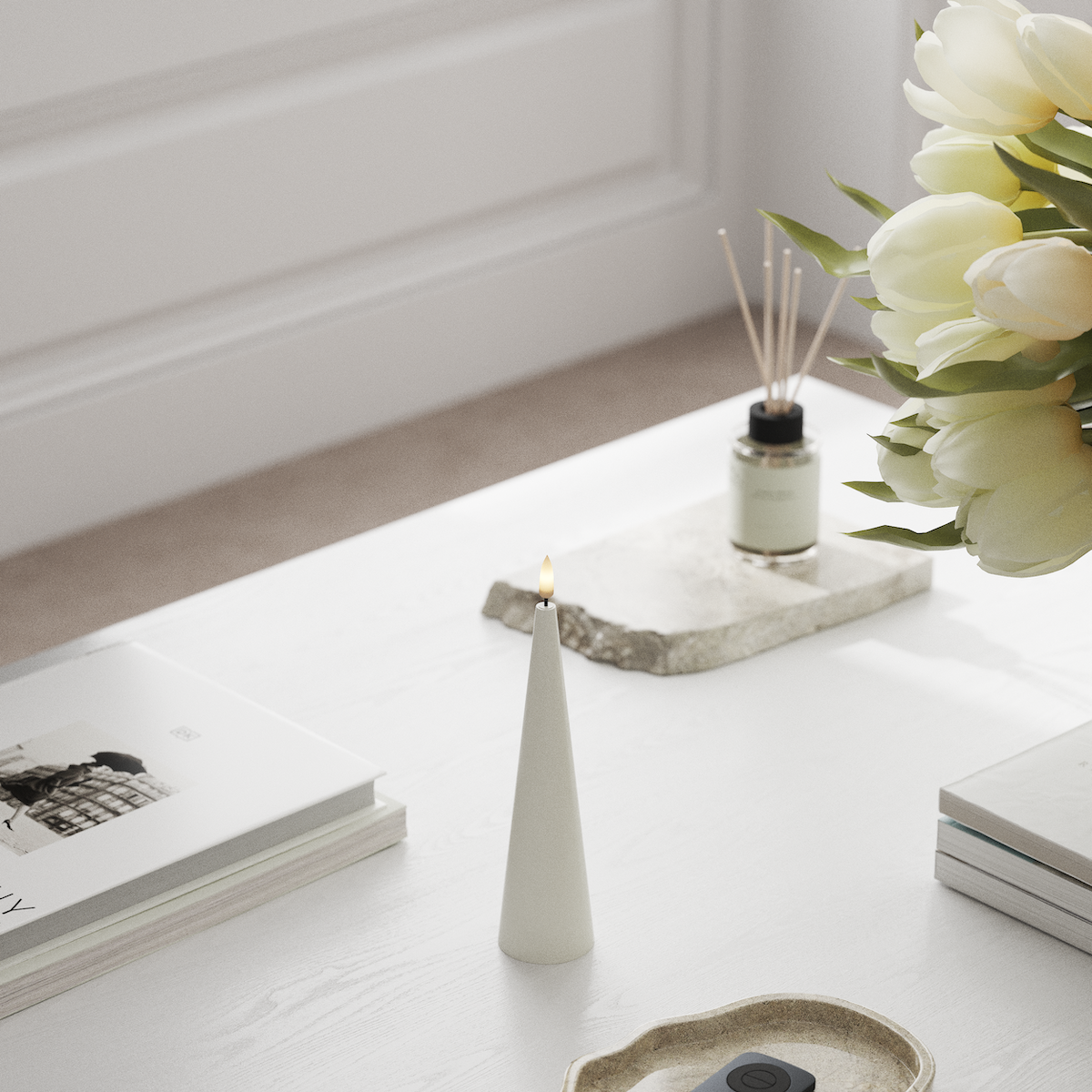 Deluxe Homeart Kjeglelys D 5 x H 20 cm Hvit LED Kjeglelys 1